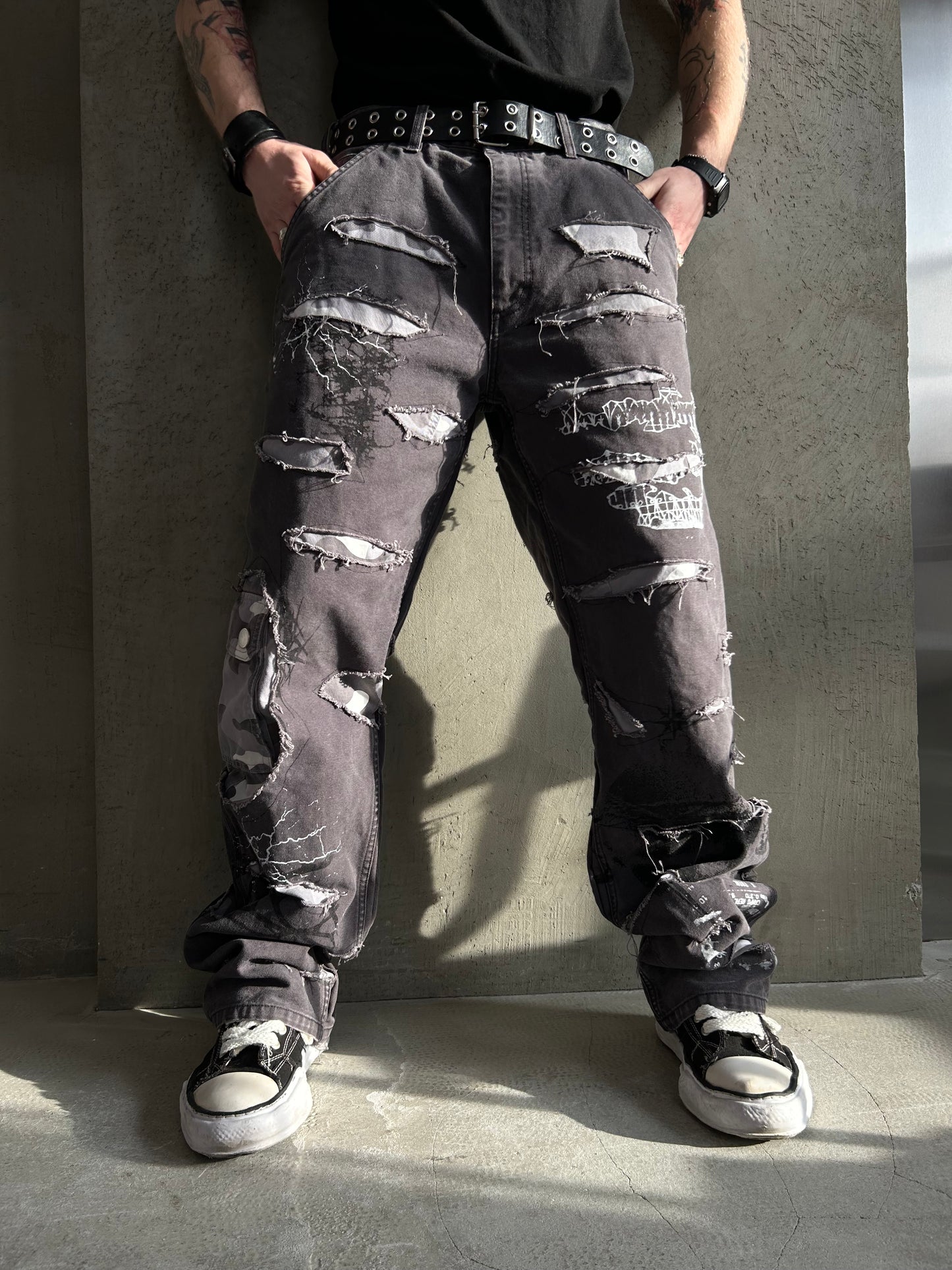 11HaRD ASH DISTRESSED PANTS