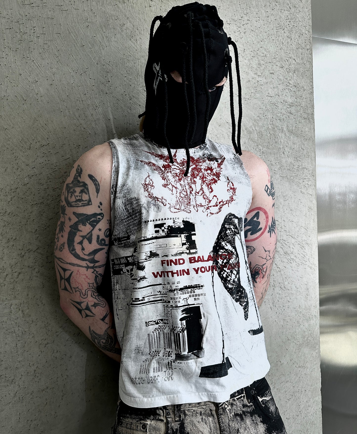 001/ SAINT DISTORTED TANK